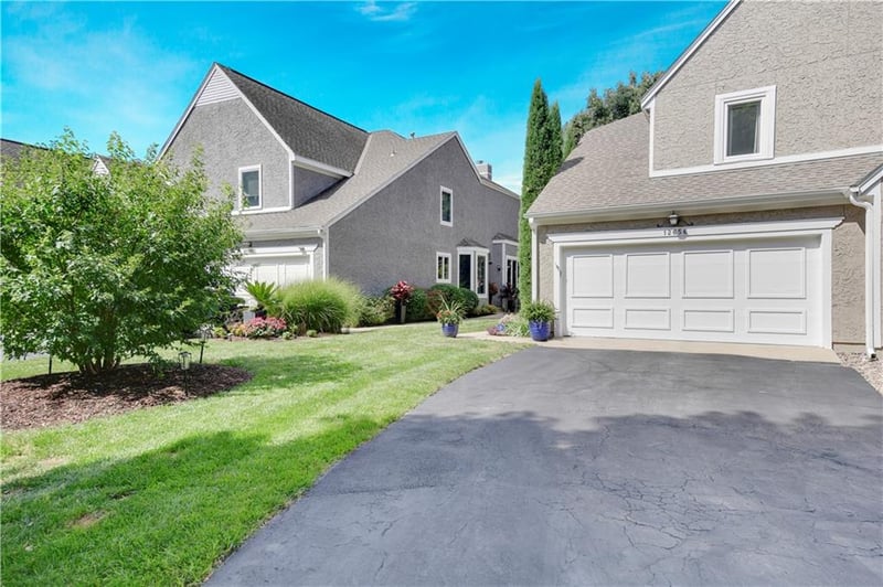12656 Barkley St, Overland Park, KS 66209