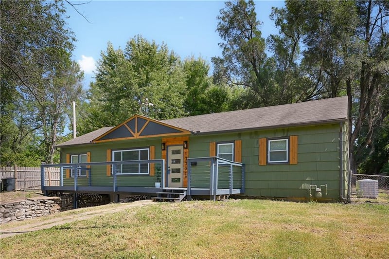 13301 10th St, Grandview, MO 64030