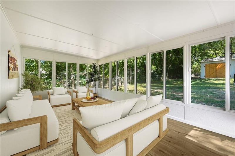 13301 10th St, Grandview, MO 64030