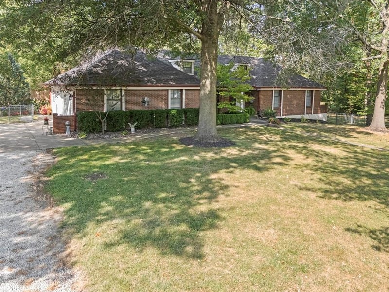 1202 Southwind Dr, Raymore, MO 64083