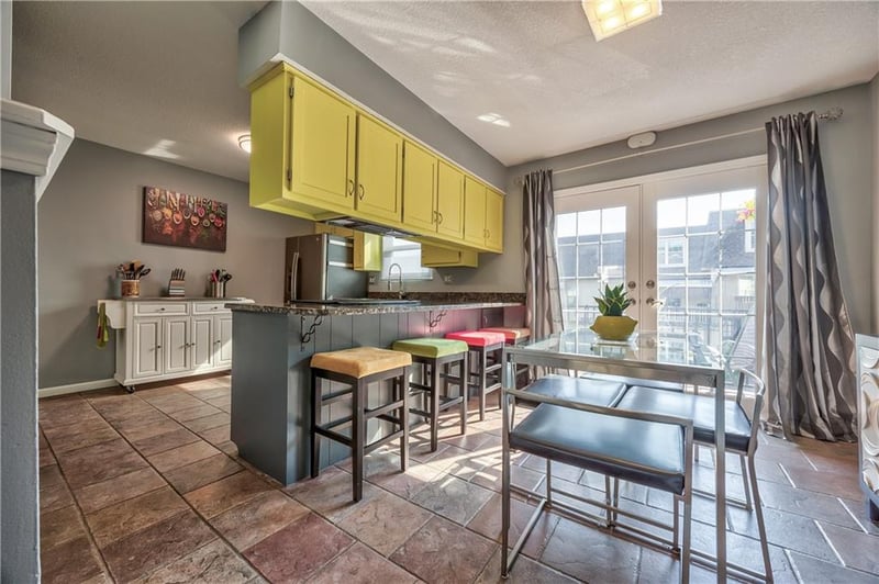 127 Bannister Rd, Kansas City, MO 64114