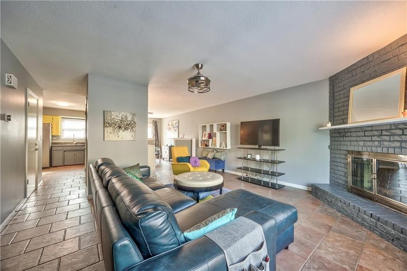 127 Bannister Rd, Kansas City, MO 64114