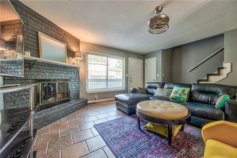 127 Bannister Rd, Kansas City, MO 64114