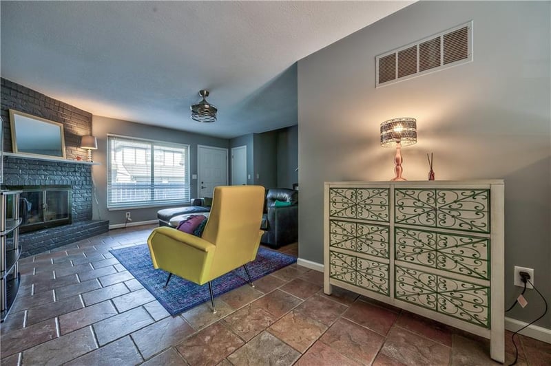 127 Bannister Rd, Kansas City, MO 64114