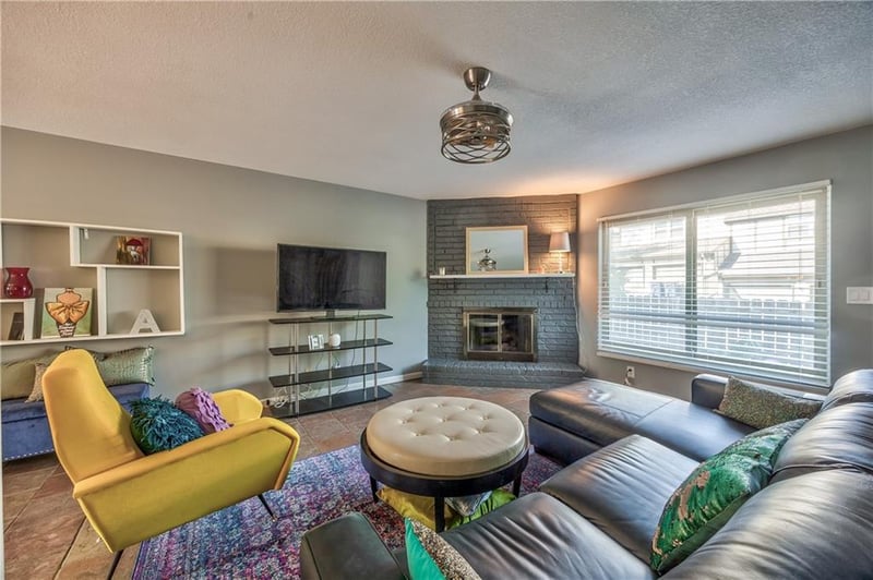 127 Bannister Rd, Kansas City, MO 64114