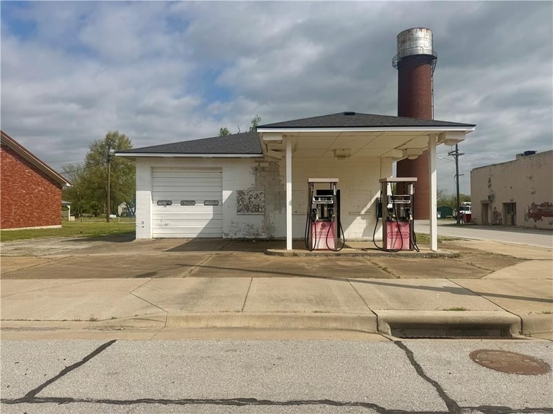 103 W Main St, Weir, KS 66781