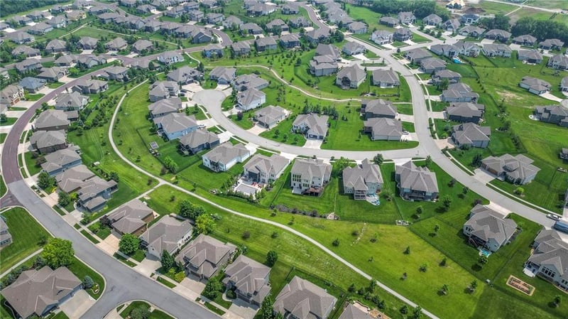 13036 174th Pl, Overland Park, KS 66221