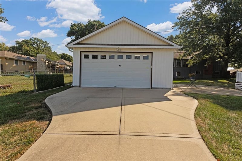 9700 82nd Ter, Raytown, MO 64138