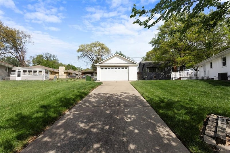 9700 82nd Ter, Raytown, MO 64138
