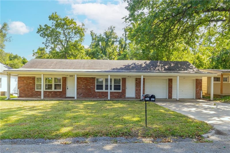 1405 Cherokee St, Leavenworth, KS 66048