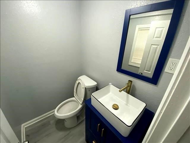 4220 43rd St, Kansas City, MO 64130