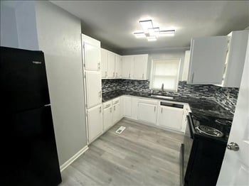4220 E 43rd St, Kansas City, MO 64130