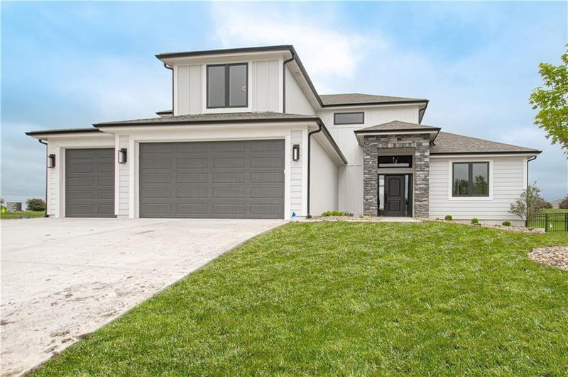2001 Foxtail Point, Kearney, MO 64060