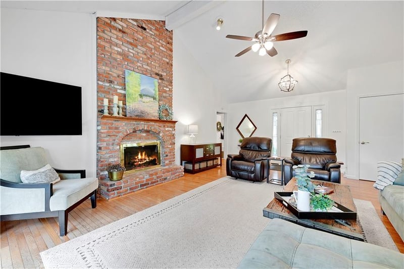 10535 W 170th Ter, Overland Park, KS 66221