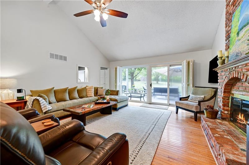 10535 W 170th Ter, Overland Park, KS 66221