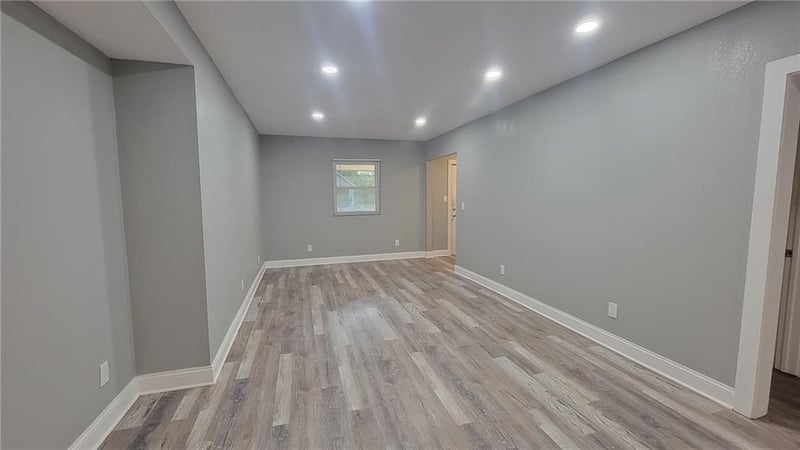 6721 S Benton Ave, Kansas City, MO 64132