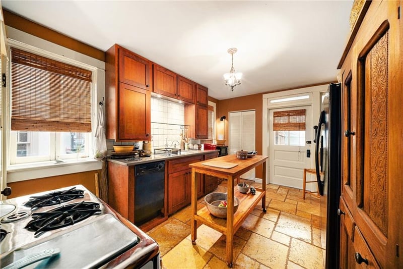 4345 Locust St, Kansas City, MO 64110