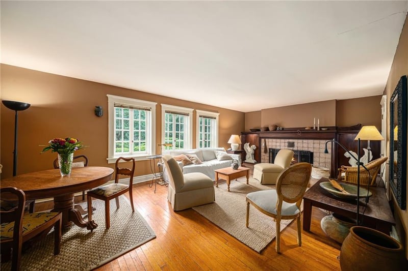 4345 Locust St, Kansas City, MO 64110