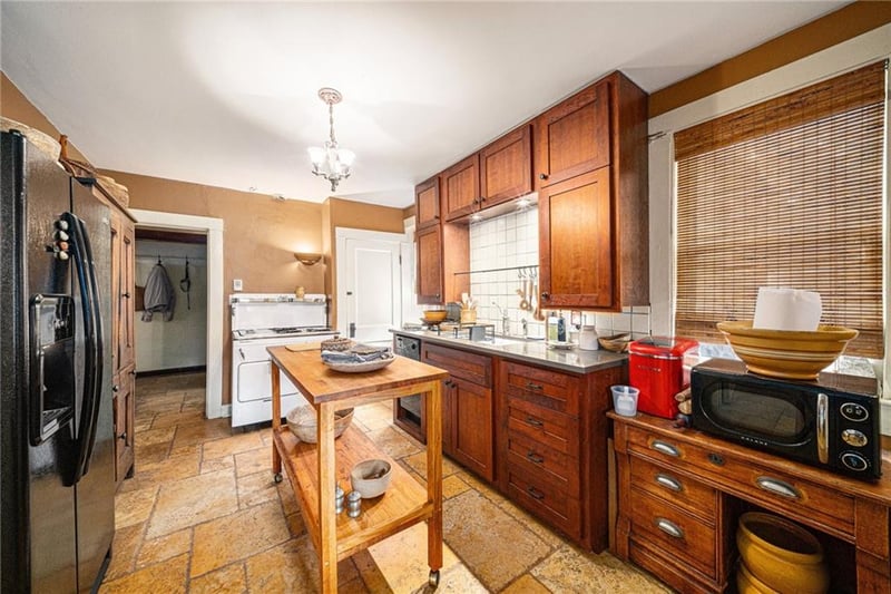 4345 Locust St, Kansas City, MO 64110