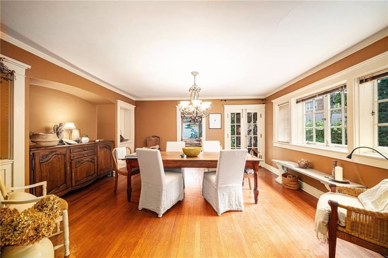 4345 Locust St, Kansas City, MO 64110