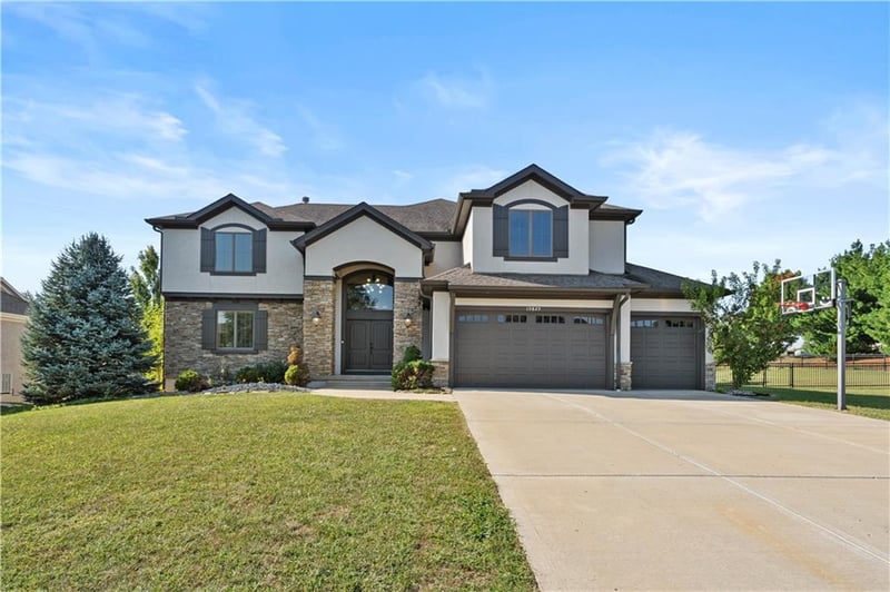 15825 Howe St, Overland Park, KS 66224