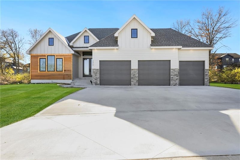 3940 Flintrock Dr, Lee's Summit, MO 64082