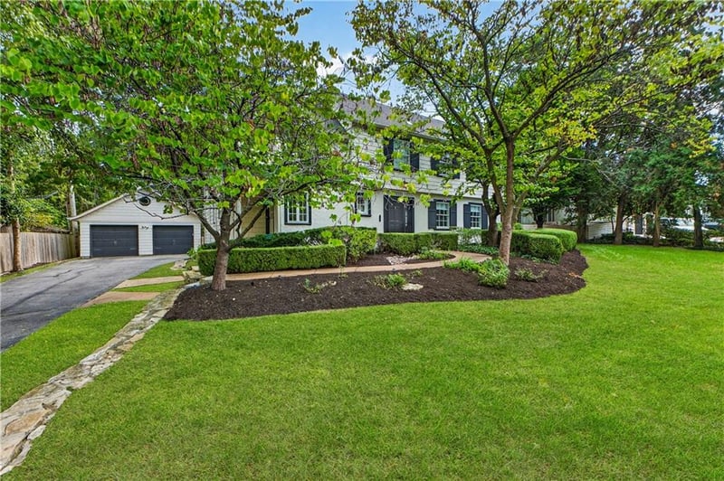 5023 Summit St, Kansas City, MO 64112