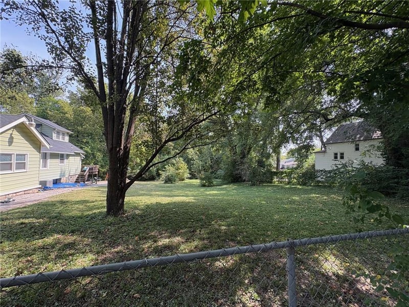 6127 Tracy Ave, Kansas City, MO 64110