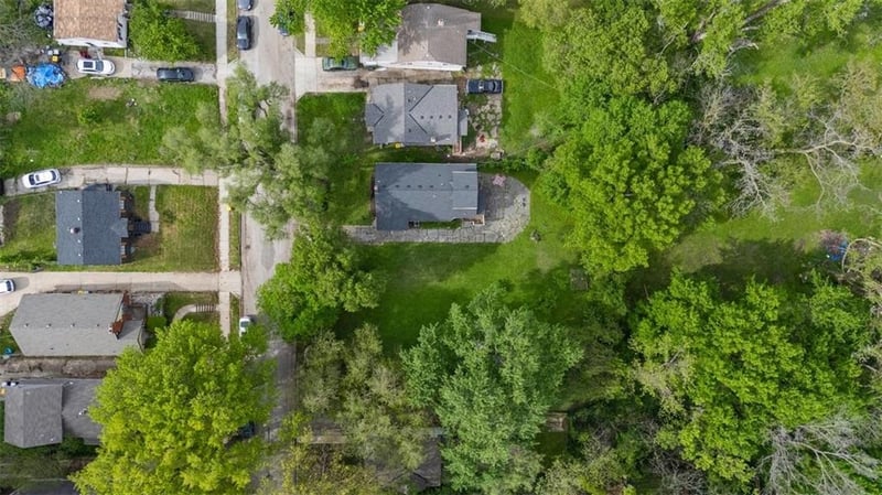 6127 Tracy Ave, Kansas City, MO 64110