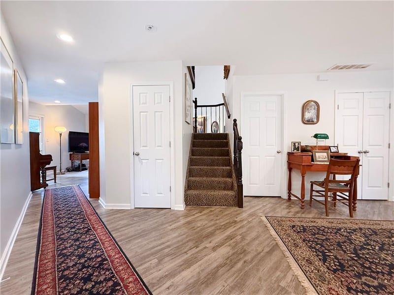 12317 Charlotte St, Kansas City, MO 64146