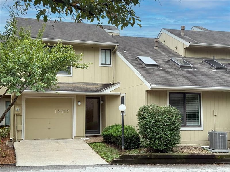 12317 Charlotte St, Kansas City, MO 64146