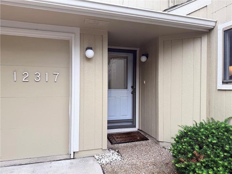 12317 Charlotte St, Kansas City, MO 64146