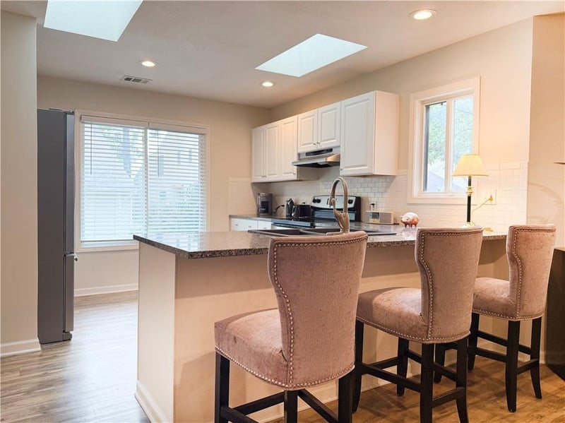 12317 Charlotte St, Kansas City, MO 64146