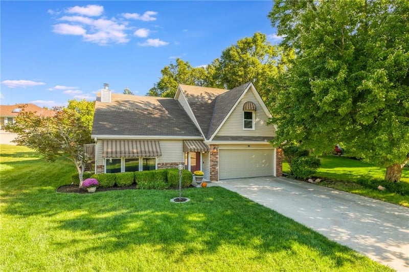 2815 Quail Dr, St Joseph, MO 64506