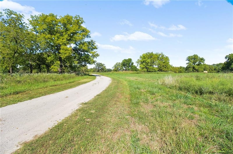520 20000 Rd, Cherryvale, KS 67335