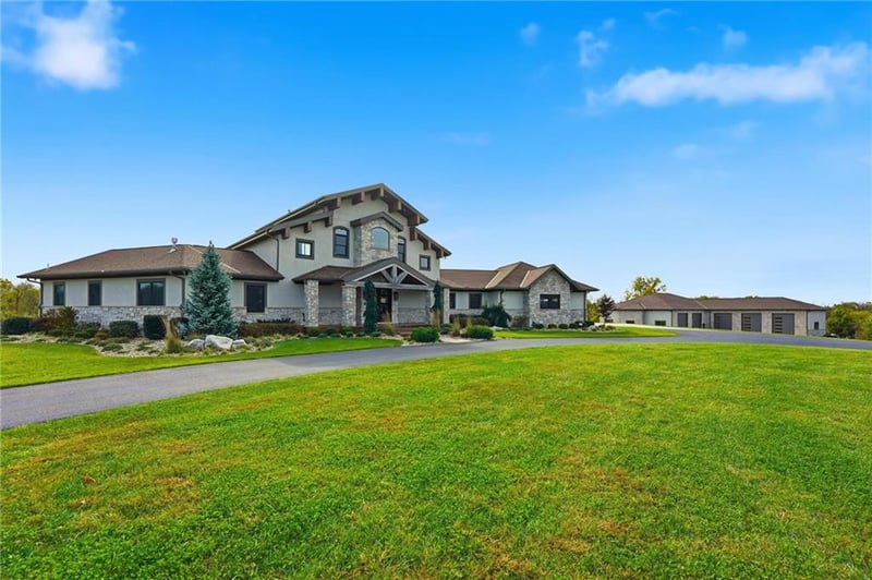 10807 NW Old Tiffany Springs Rd, Kansas City, MO 64153
