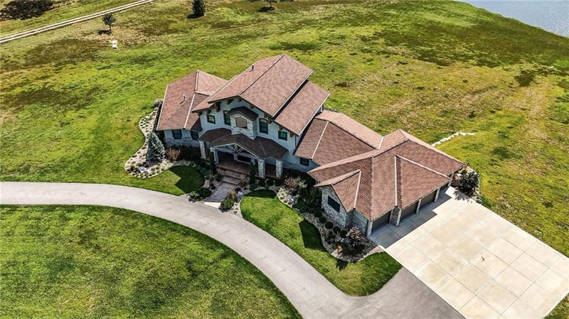 10807 NW Old Tiffany Springs Rd, Kansas City, MO 64153