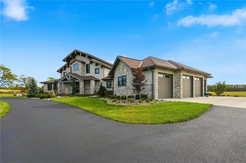 10807 NW Old Tiffany Springs Rd, Kansas City, MO 64153