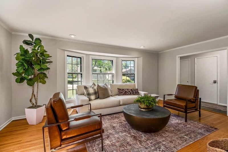 11107 Grand Ave, Kansas City, MO 64114