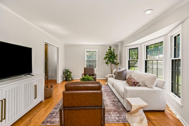 11107 Grand Ave, Kansas City, MO 64114