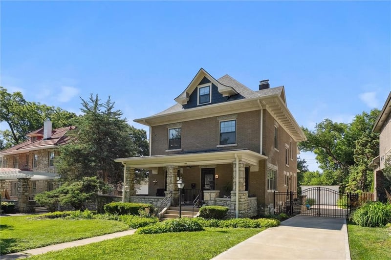 909 38th St, Kansas City, MO 64111