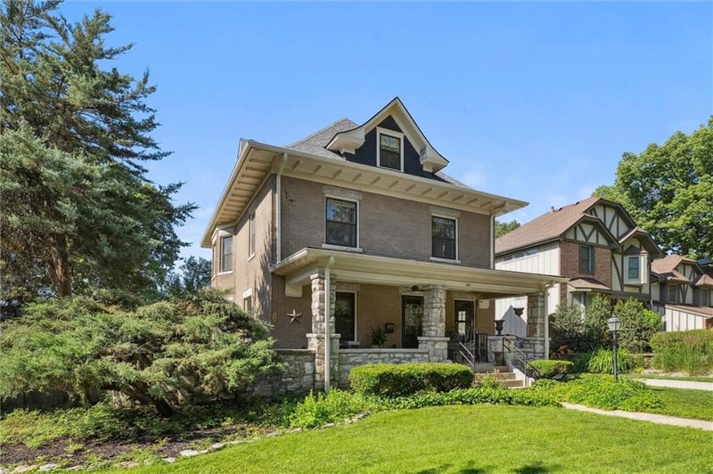 909 38th St, Kansas City, MO 64111