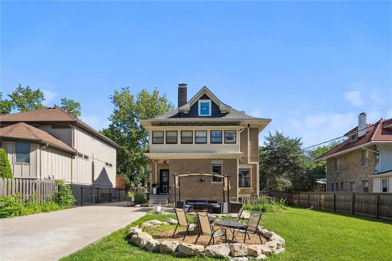 909 38th St, Kansas City, MO 64111