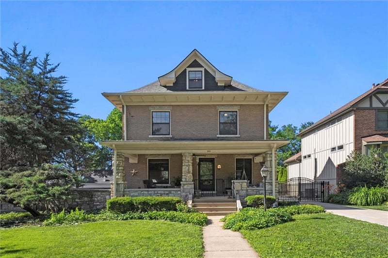 909 38th St, Kansas City, MO 64111