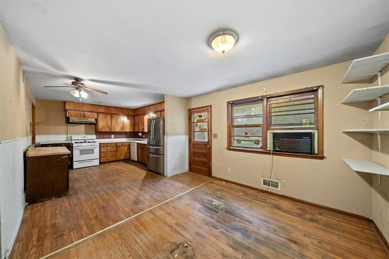 2425 38th St, Kansas City, MO 64116