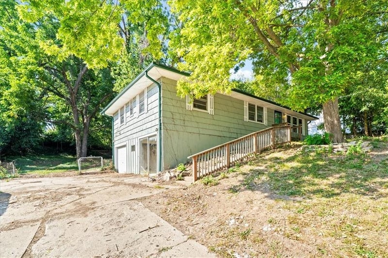 2425 38th St, Kansas City, MO 64116