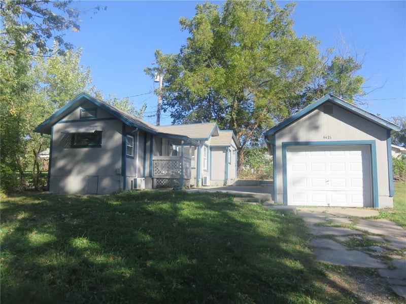 4421 NE Winn Rd, Kansas City, MO 64117