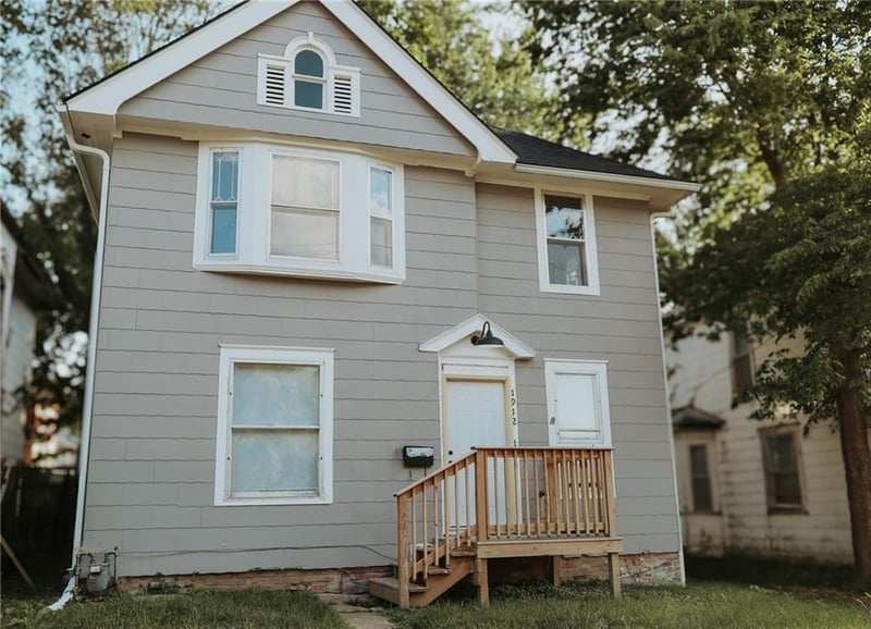 1912 Faraon St, St Joseph, MO 64501