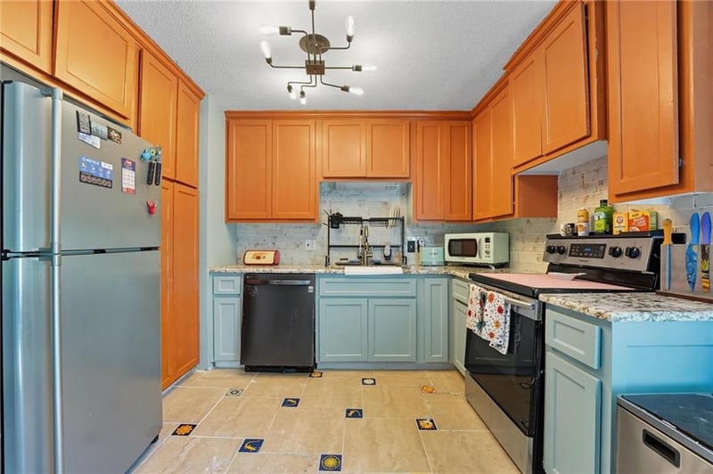 8201 110th St, Kansas City, MO 64134