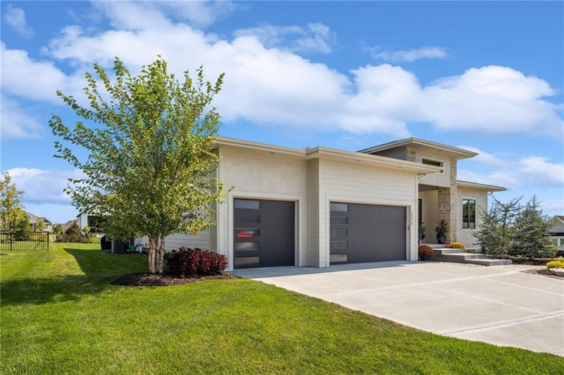 14919 Reinhardt St, Overland Park, KS 66224